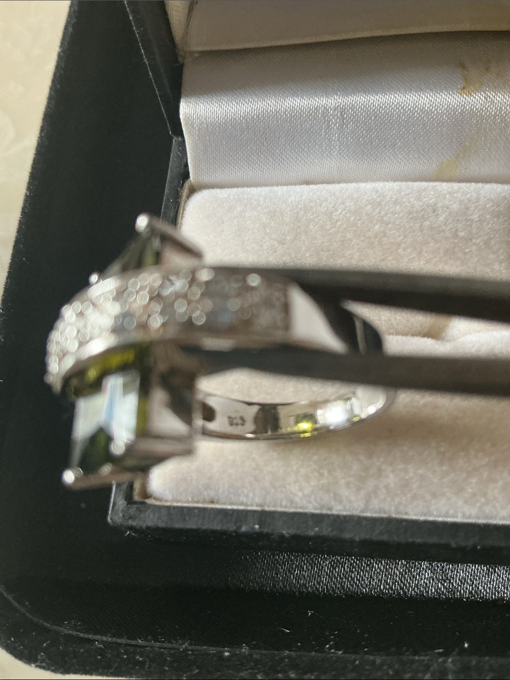 Green Gemstone and Pave Silver Ring - Elegant Women's Jewelry - Picture 4 of 5